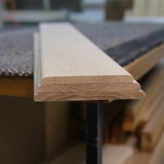 Trösklar av obehandlad ek